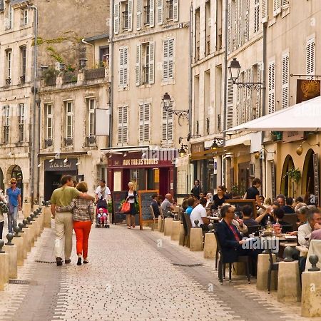 Charmant Cocon Iode Cosy Equipe, Baigne De Lumiere, Situe Au Coeur De La Rochelle A 1Min A Pied Du Marche Central Avec Tv Et Wifi Ngoại thất bức ảnh