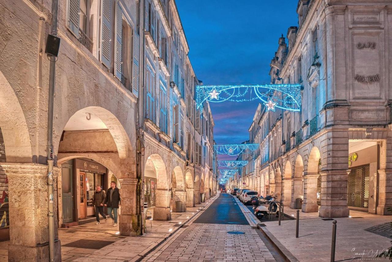 Charmant Cocon Iode Cosy Equipe, Baigne De Lumiere, Situe Au Coeur De La Rochelle A 1Min A Pied Du Marche Central Avec Tv Et Wifi Ngoại thất bức ảnh