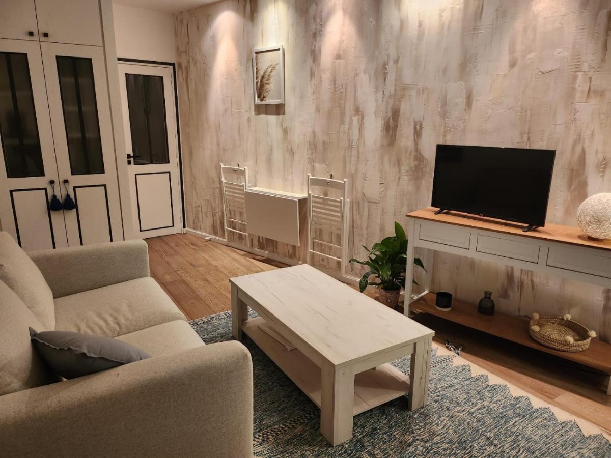 Charmant Cocon Iode Cosy Equipe, Baigne De Lumiere, Situe Au Coeur De La Rochelle A 1Min A Pied Du Marche Central Avec Tv Et Wifi Ngoại thất bức ảnh